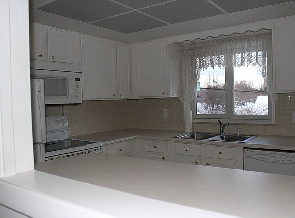 4th image of 567 Eastwood Ave #3B