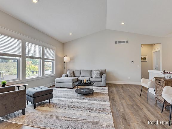 4th image of 670 Stonebriar Cir #24