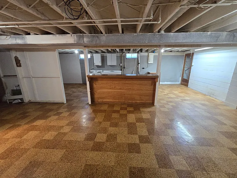 322 Webster St — Photo 45
