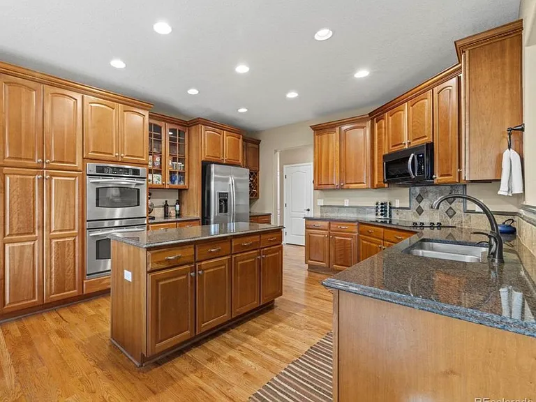 10350 Nottingham Dr — Photo 3
