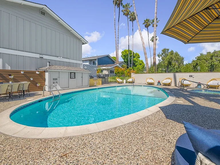 678 Bellflower — Photo 24