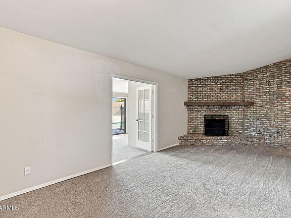4th image of 332 W KERRY Lane