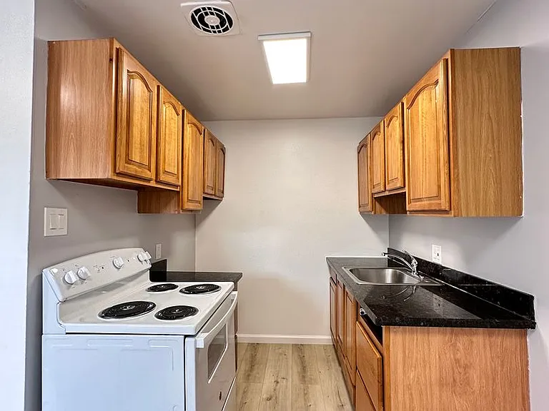02250-96 — Photo 24