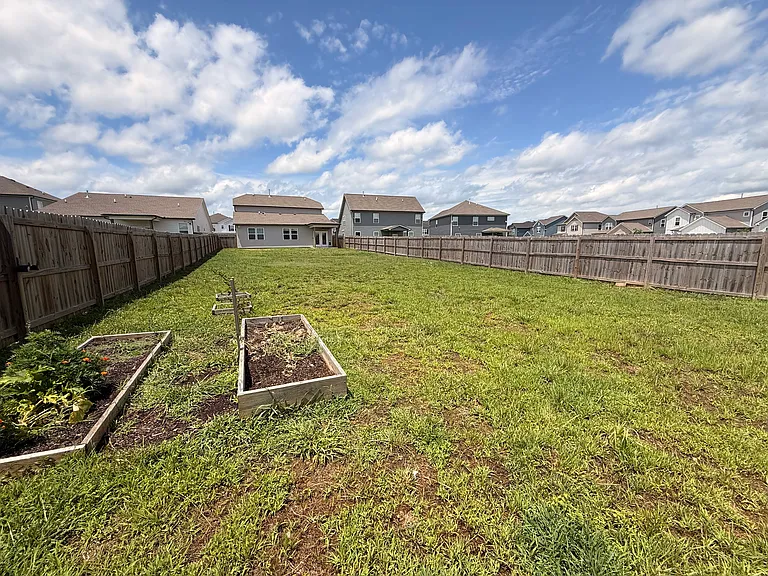 330 Ellis Ln — Photo 22