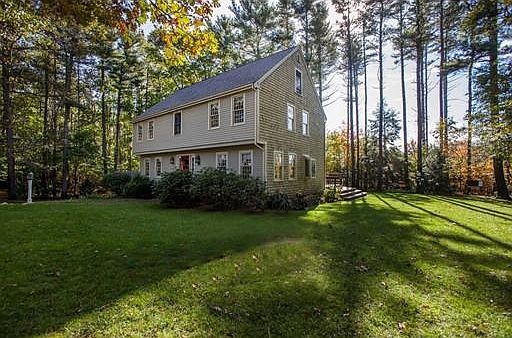 3rd image of 27 Carriage House Ln