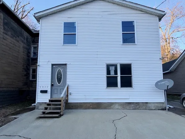 1135 Sharon Ave, Zanesville, OH 43701