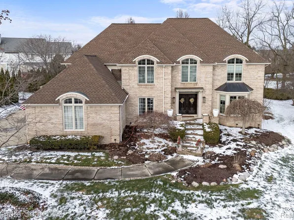 37434 Turnberry Ct, Farmington Hills, MI 48331