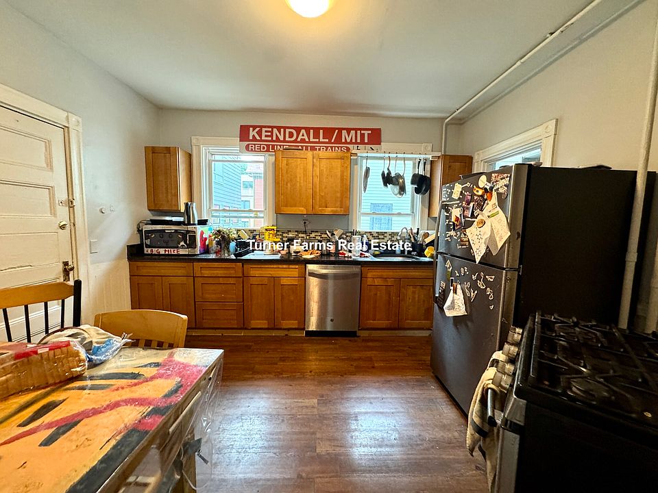 1st image of 3 Kinnaird St #1R