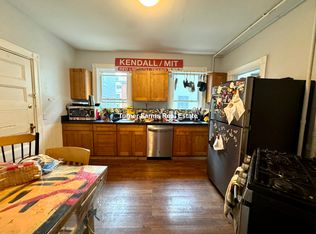 3 Kinnaird St #1R, Cambridge, MA 02139