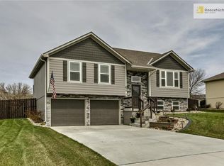 614 Rosehill Dr, Raymore, MO 64083
