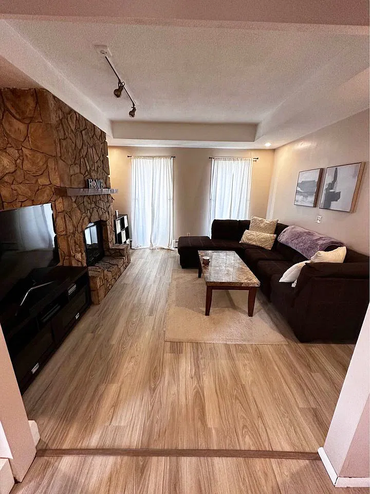 853 Townsend Ave — Photo 1