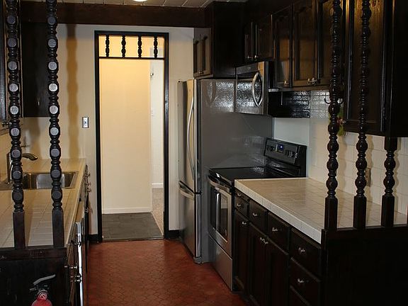 5th image of 413 Northumberland Ave
