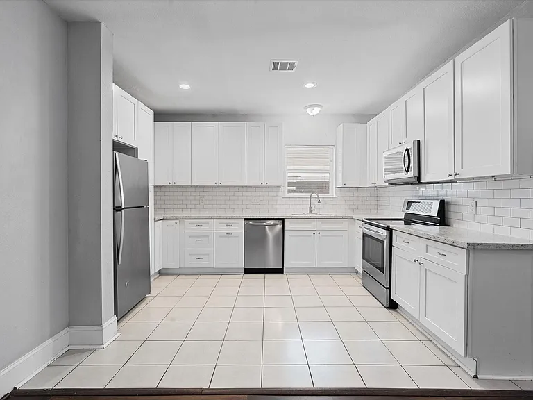2614 Isabella St — Photo 3