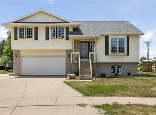 80 Vixen Cir, North Liberty, IA 52317