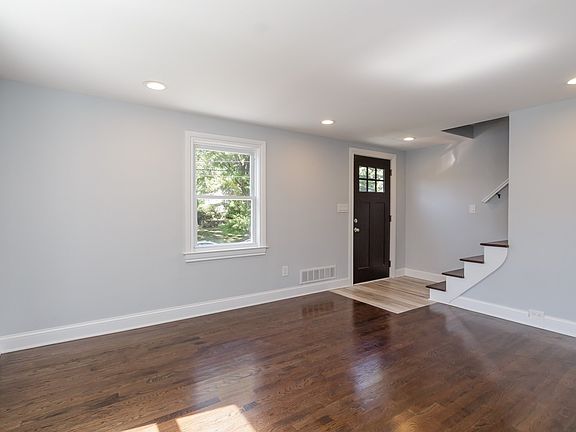5th image of 40 Chatham Dr