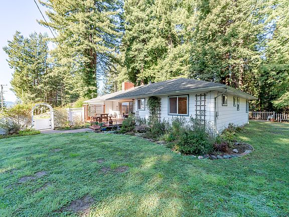 3rd image of 829 Blue Lake Blvd