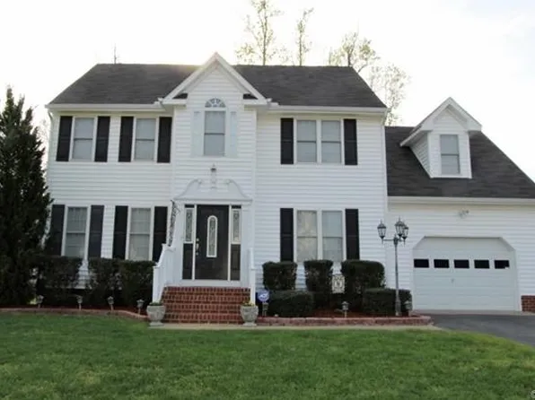 101 Brijadan La, Colonial Heights, VA 23834