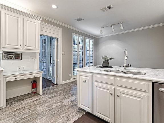 2nd image of 6917 Hillpark Dr