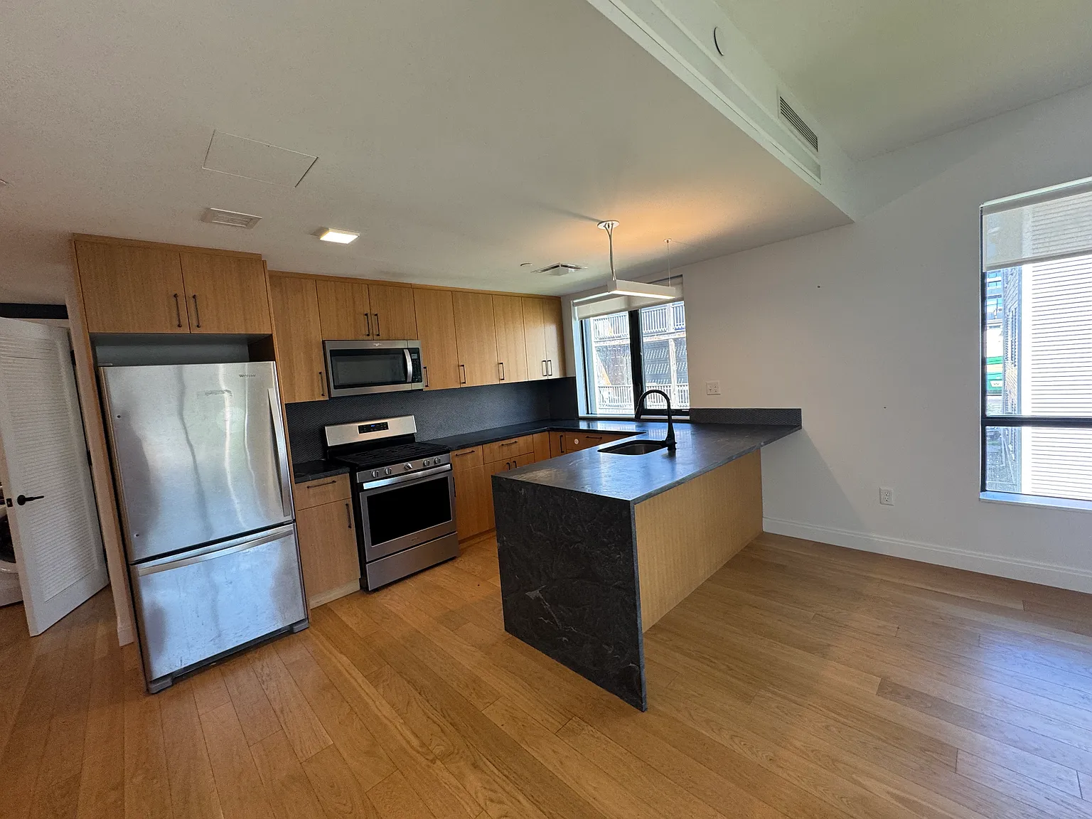 3 bed, $4,145 — Photo 4