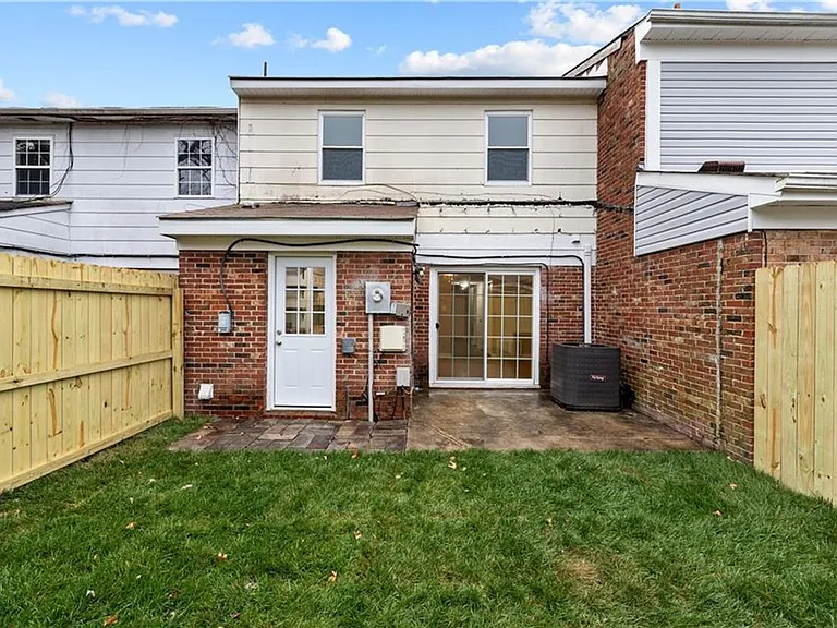 811 S Grosvenor Ct — Photo 26