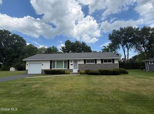13 Blue Creek Ln, Latham, NY 12110