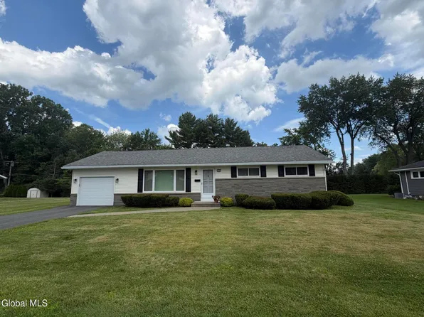 13 Blue Creek Lane, Latham, NY 12110