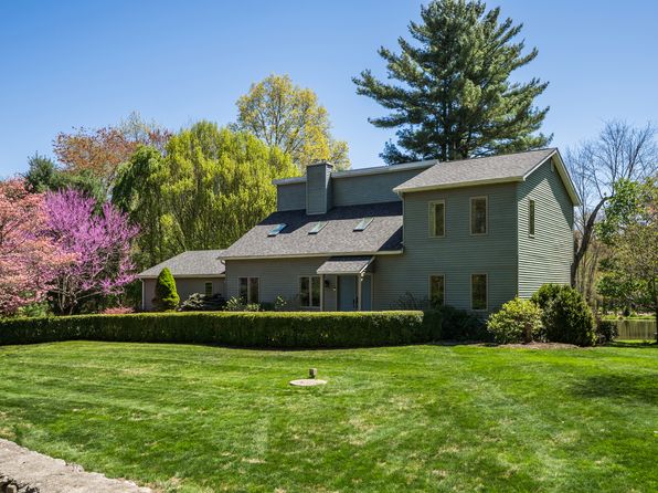 25 Poor House Rd, Newtown, CT 06470