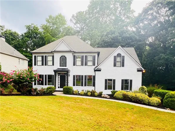 655 Goldenwood Ct, Powder Springs, GA 30127