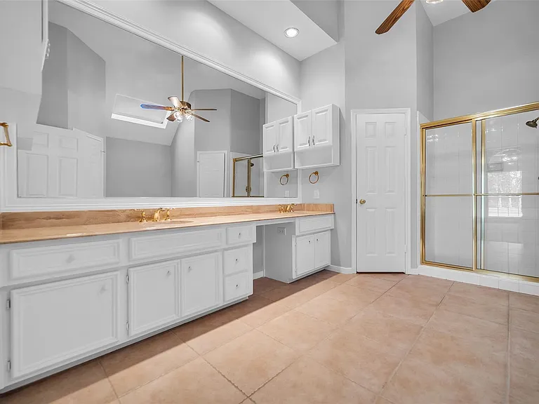 3827 Bratton St — Photo 15