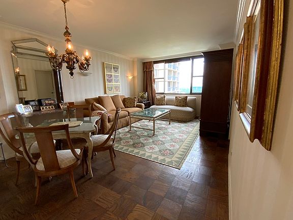4th image of 27010 Grand Central Pkwy APT 28Z