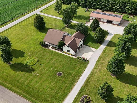 2nd image of 1002 County Road 1125n