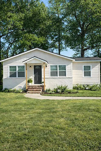 2621 Village Green Ln Photo 1
