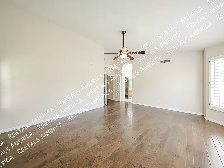 1635 W Wisteria Dr — Photo 27