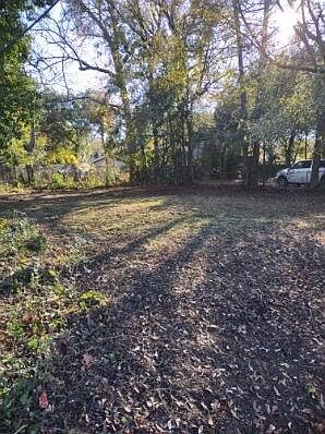2nd image of 1915 E Montague Ave