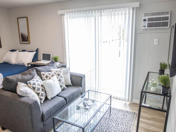 509 E White St, Champaign, IL