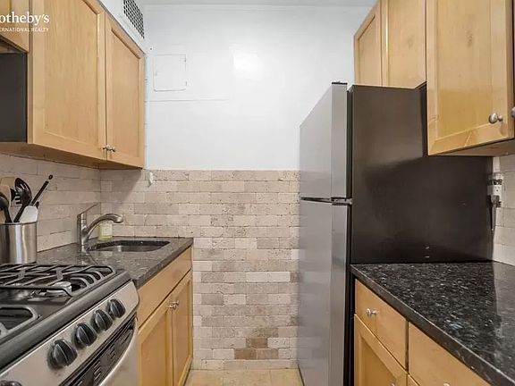 4th image of 55 E 9th St APT 6B