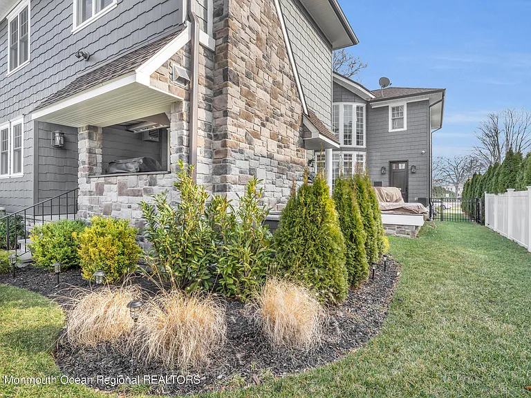 502 Brighton Ave — Photo 74