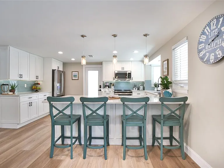 211 Island Cir — Photo 12