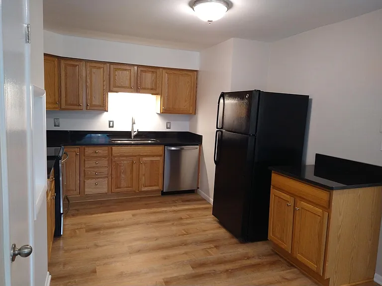 898 N Adams Rd — Photo 2