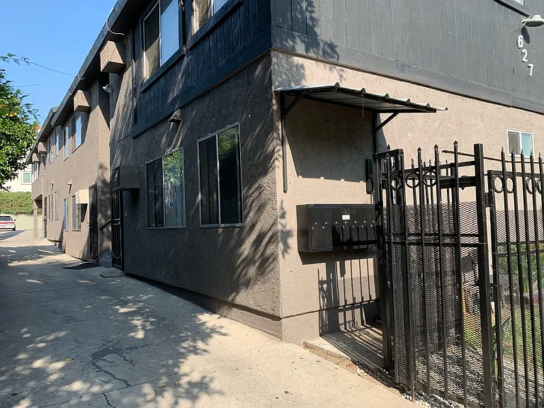 627 N Alexandria Ave — Photo 14