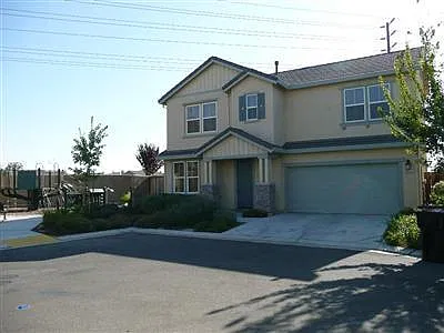 3 bed, 2.5 bath, 1974 sqft, $2,295 — Photo 1