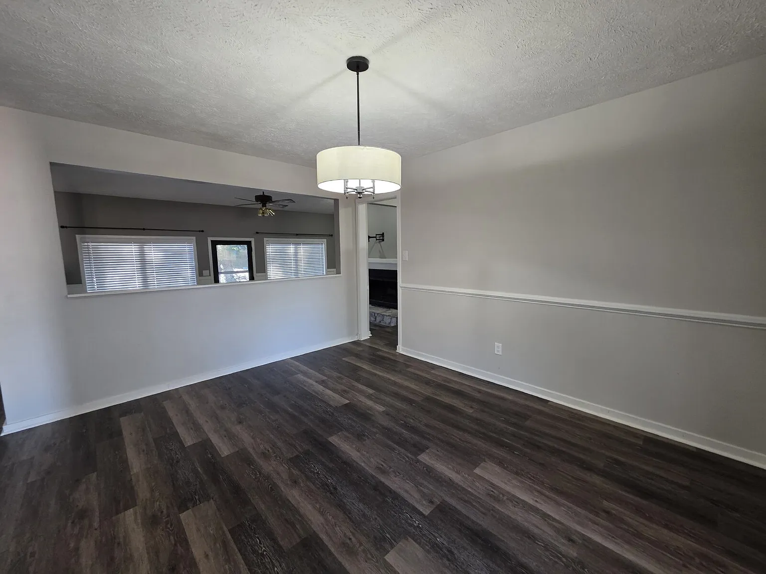 3 bed, 2.0 bath, 1305 sqft, $1,600 — Photo 2