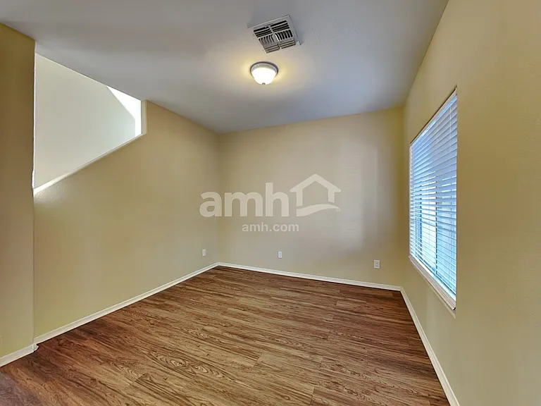13240 W Watson Ln — Photo 8