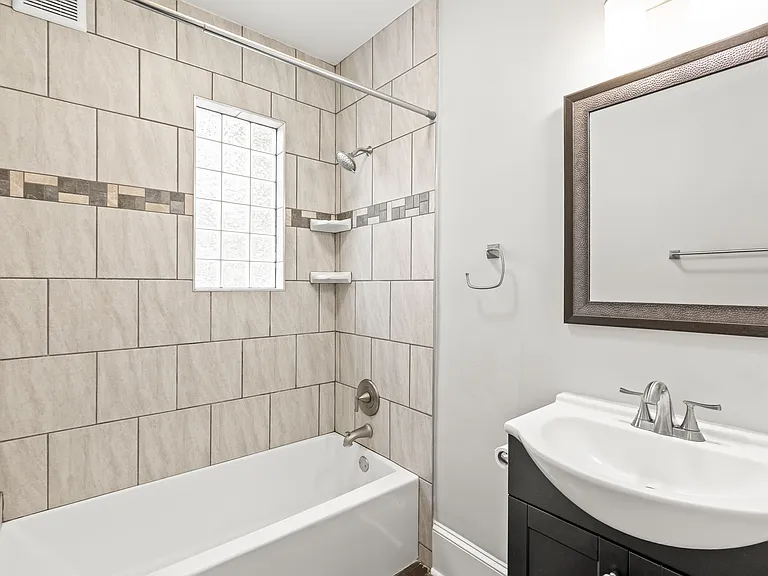 2318 E 7th St #2 — Photo 23