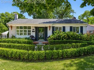 924 Allen Dr, Northville, MI 48167