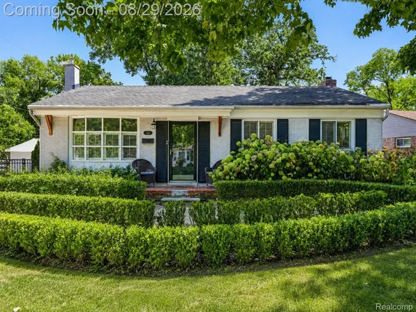 924 Allen Dr, Northville, MI 48167