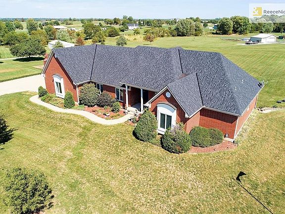 Amazing all brick reverse 1.5 with brand new roof, 30x50 outbuilding on 4.6 m/l acres!