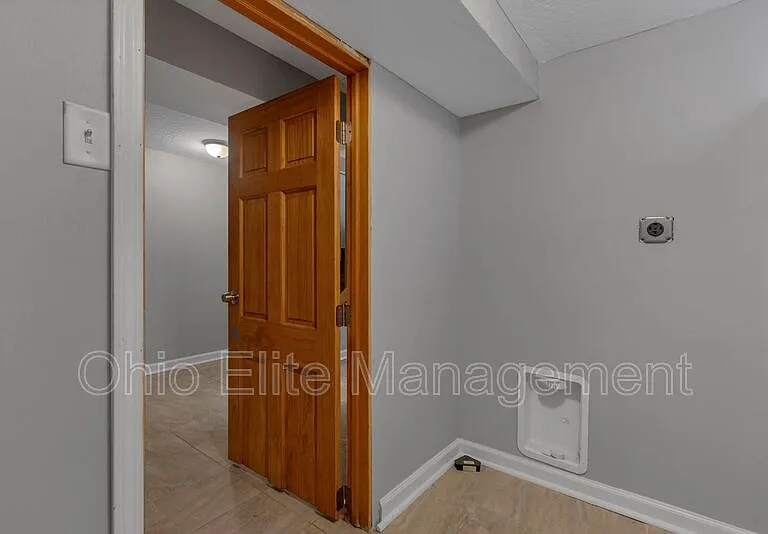 2023 Sullivant Ave — Photo 24