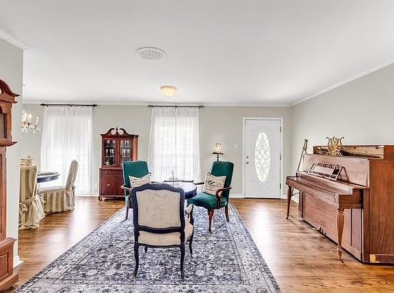 4th image of 2858 Woodmere St W