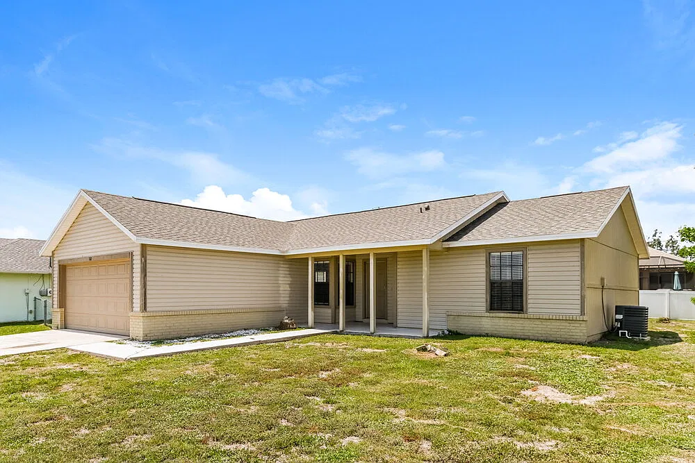 3 bed, 2.0 bath, 1248 sqft, $1,745 — Photo 3